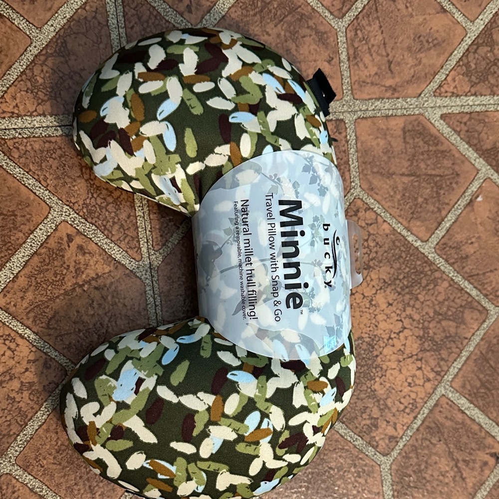 Minnie Travel Pillow - camo